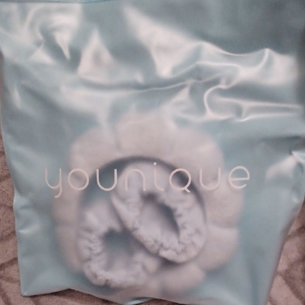 Younique Spa Headband And Wrist Cover Set Blue